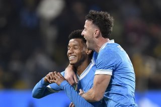 David Neres (à gauche) a signé un doublé face à Bologne pour offrir sa 3e Supercoupe d'Italie à Naples, lors de la finale disputée à Ryad en Arabie saoudite. KEYSTONE/EPA/STRINGER