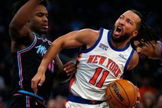 Jalen Brunson (à droite) a été à nouveau le grand artisan de la victoire des New York Knicks face à Cleveland jeudi. (Archives) KEYSTONE/AP/John Munson