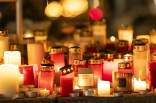 Une journée d'hommage nationale est prévue vendredi en Suisse pour les victimes de l'incendie du bar "Le Constellation" à Crans-Montana. KEYSTONE/CYRIL ZINGARO