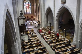 Les communautés chrétiennes du canton de Vaud sont en recul entre 2014 et 2024, tandis que les personnes sans religion sont plus nombreuses. (Image d'illustration) KEYSTONE/JEAN-CHRISTOPHE BOTT