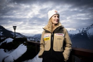 Fanny Smith espère que ses soucis de dos vont se résoudre avant la course olympique. KEYSTONE/JEAN-CHRISTOPHE BOTT