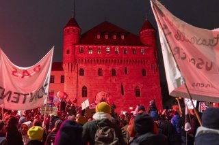 Depuis le 2 octobre 2025, cinq manifestations ont rassemblé au total plusieurs dizaines de milliers de personnes dans la rue à Lausanne. Jusqu'à treize journées de grève ont été effectuées selon les secteurs de la fonction publique vaudoise (archives). Keystone/CYRIL ZINGARO