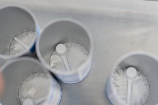 Les rappels de lait infantile industriel se succèdent depuis décembre à une cadence soutenue. (archive) KEYSTONE/GAETAN BALLY