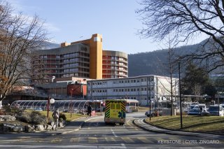 Le Centre hospitalier du Valais romand dénombre quatre patients, dont le pronostic vital n'est pas engagé, contre dix en début de semaine dernière