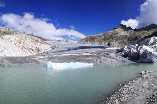 Le fond du glacier du Rhône peu après la mise en place des bâches en septembre 2018