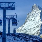 Les stations de renommée internationale, comme Zermatt, ont connu une spécialement bonne saison l'hiver dernier. Au Tessin en revanche, la hausse des températures a limité la fréquentation des pistes de ski (archives).
