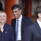 Giorgia Meloni et Emmanuel Macron s'étaient déjà rencontrés, comme ici lors d'un sommet en présence du Britannique Rishi Sunak, au centre, mais c'est la première fois que la première ministre italienne se rendait à Paris.