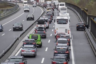 La colonne de voitures a atteint 15 km vendredi matin devant le portail nord du Gothard. (archives)