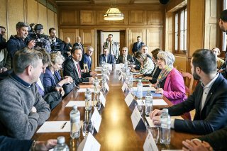 Les discussions entre la conseillère fédérale Elisabeth Baume-Schneider et les acteurs cantonaux et locaux à propos du centre fédéral pour requérants d’asile de Boudry (NE) ont eu lieu sous forme d’une table ronde.